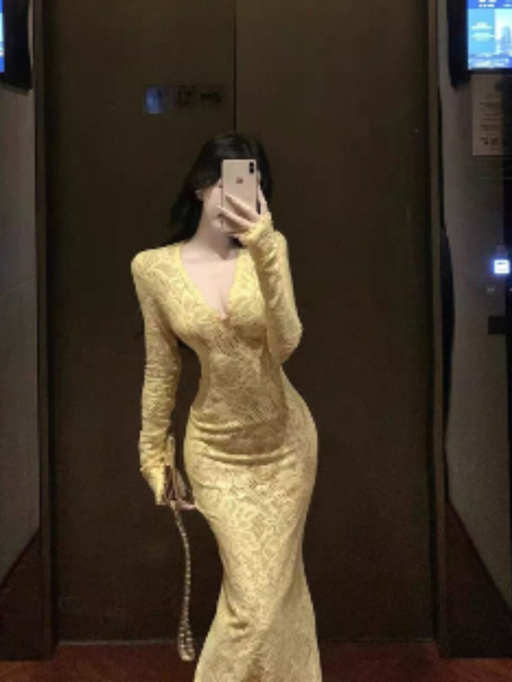 GOLDEN ROSE LACE SCULPT GOWN - Image 3