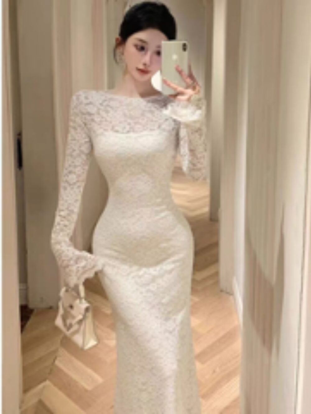 MIDNIGHT LACE SILHOUETTE GOWN - Image 4